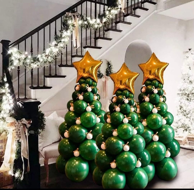 Como fazer uma árvore de Natal com balões?