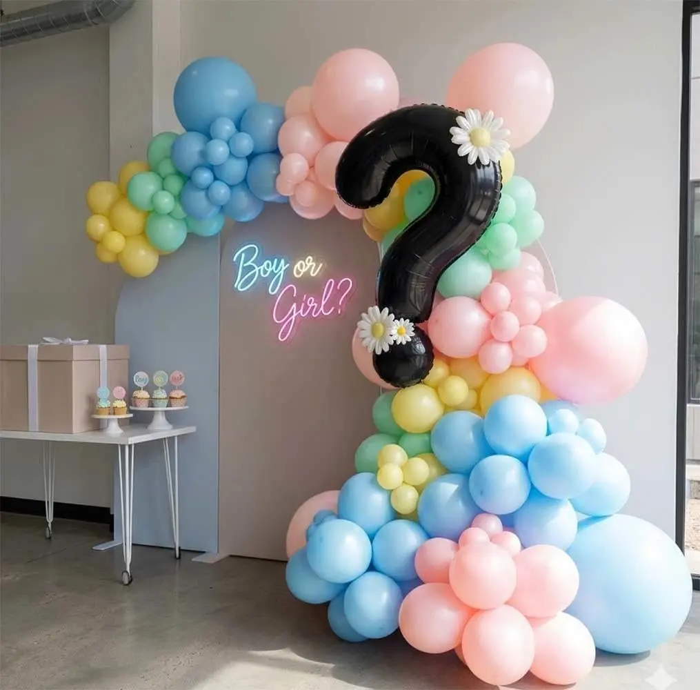 Como os fabricantes de balões combinam balões de alumínio e látex em conjuntos de festa